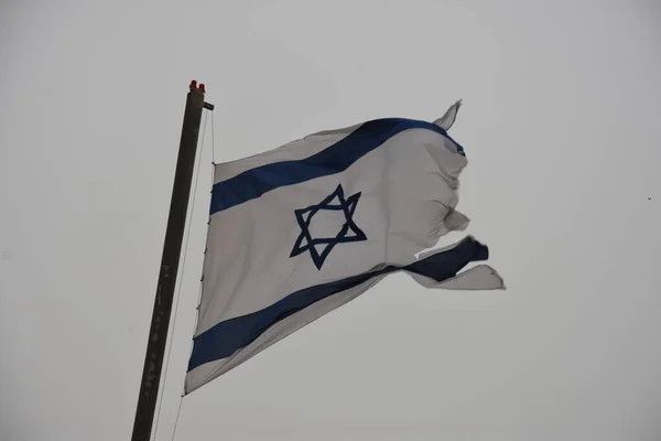 Jerusalém Israel Março 2021 Bandeira Israelense Acenando Vento Cinza Nublado — Fotografia de Stock