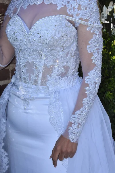 Vit Bröllopsklänning Bruden Inget Ansikte Kläder Högkvalitativt Foto — Stockfoto