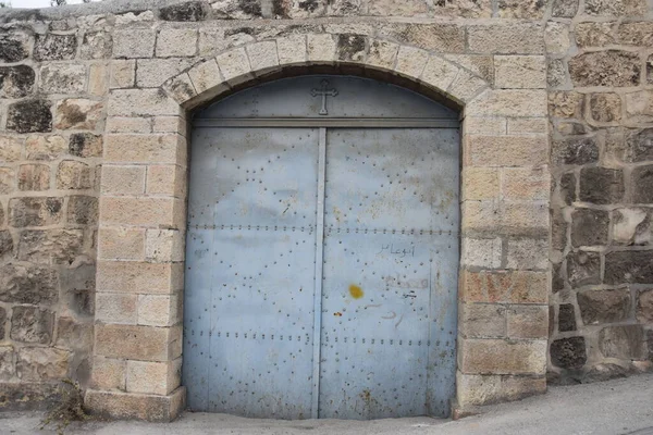 Jerusalem Israel March 2021 Metal Closed Gate Christian Cross Brick — Stock Photo, Image