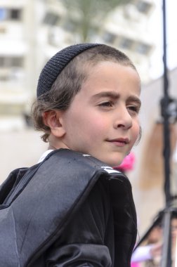 Beer-Sheva, İsrail-5 Mart, 2015:Portrait siyah ve siyah genç bir Yahudi çocuk kazık - Purim