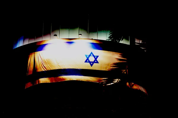 Izraelska Flaga na budynku na dzień niepodległości — Zdjęcie stockowe