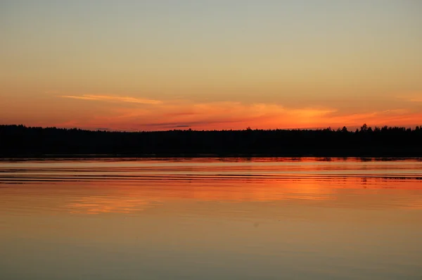 Pôr do sol no lago — Fotografia de Stock