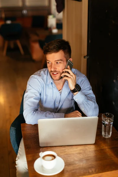 Gespräche mit wichtigen Kunden — Stockfoto