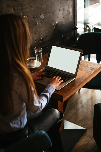 Escribir en un teclado portátil — Foto de Stock