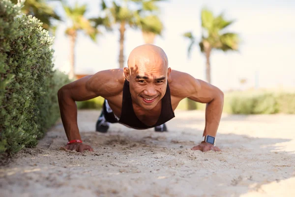 Workout on the beach — Stock Photo, Image