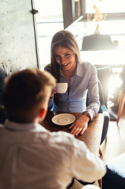 Arkadaş grubu kahve