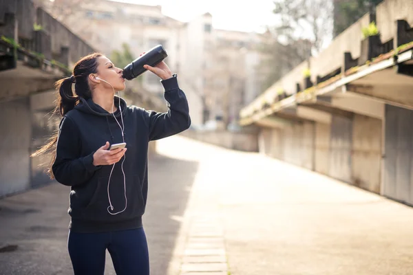 Minum lebih banyak air... — Stok Foto