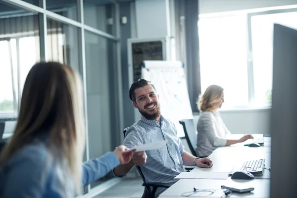 Ecco il rapporto che mi hai chiesto. — Foto Stock