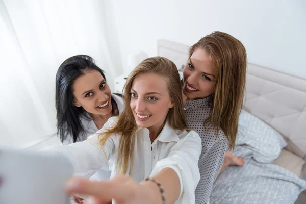 Selfie med vänner — Stockfoto