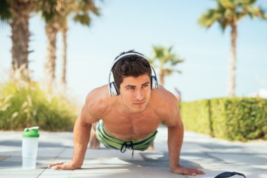 İşin push up açık havada