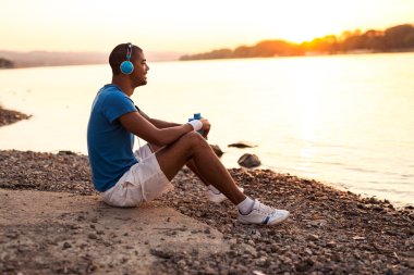 Müzik ile zaman dinlenme