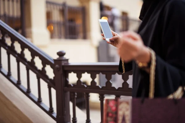 Texting in the city — Stock Photo, Image