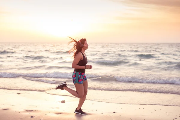 Jogging on the beach — Stock Photo, Image