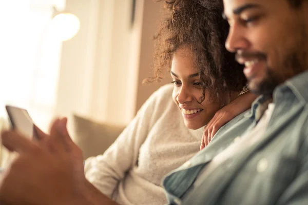 Tablet bir şey izliyor