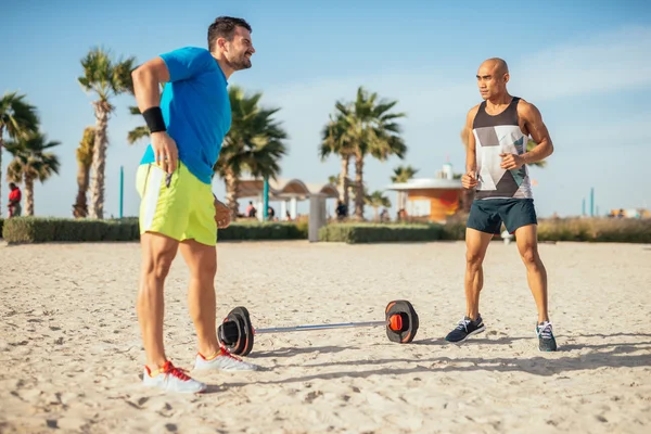 Exercising outdoors on the beach — Stock Photo, Image