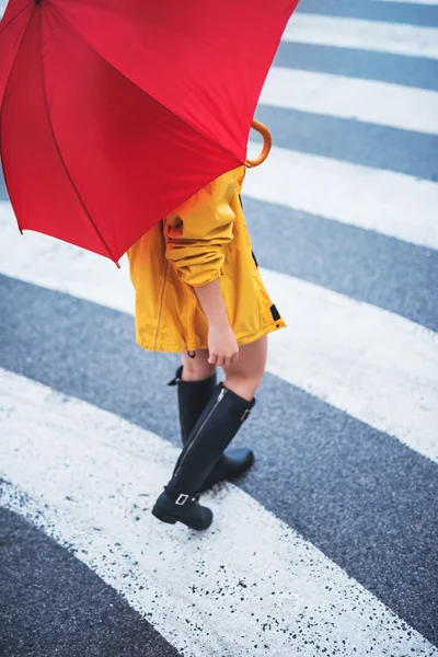 Caminando en un día lluvioso —  Fotos de Stock