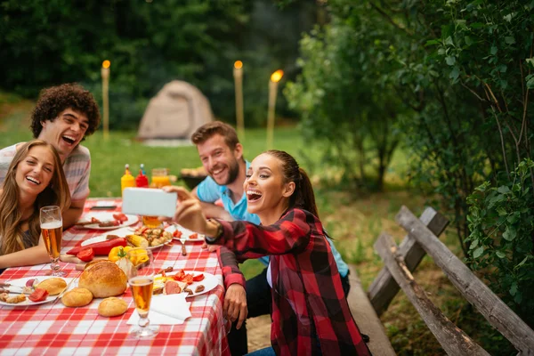 Selfie mit Freunden — Stockfoto