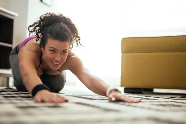 Esercizi di Streching a casa — Foto Stock