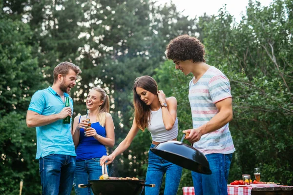 Zeit zum Mittagessen — Stockfoto