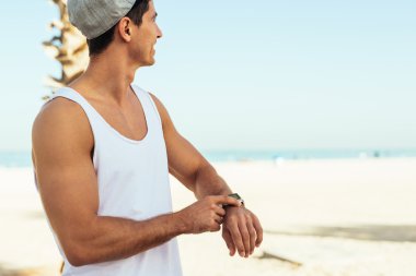 iyi vakit geçiriyor