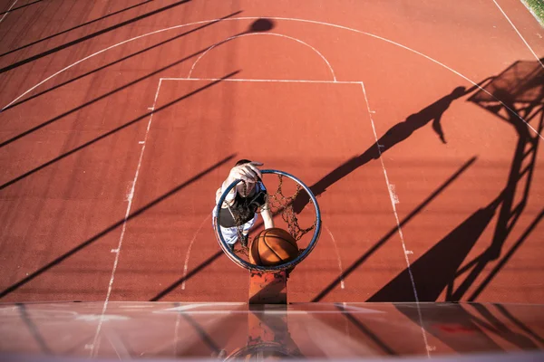 Slum dunk acción ! — Foto de Stock