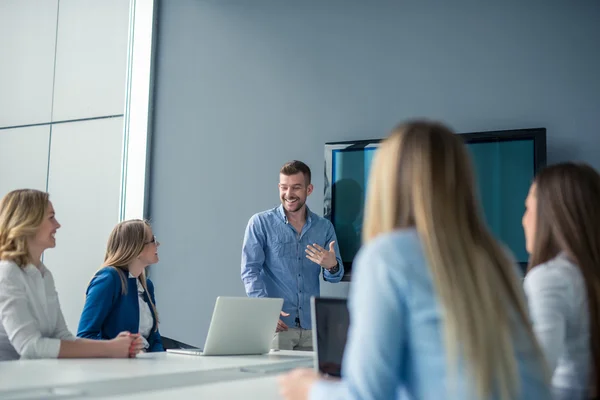 Presenting his ideas — Stock Photo, Image