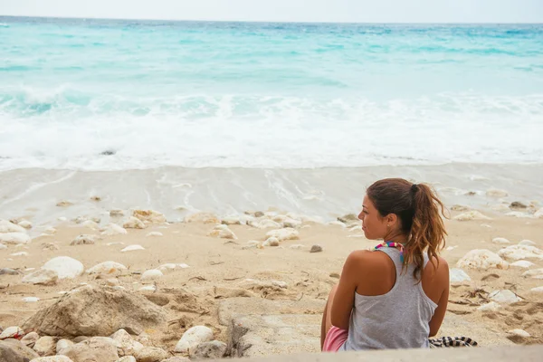 Godersi le vacanze in spiaggia — Foto Stock