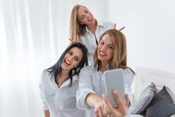 Selfie met vrienden — Stockfoto