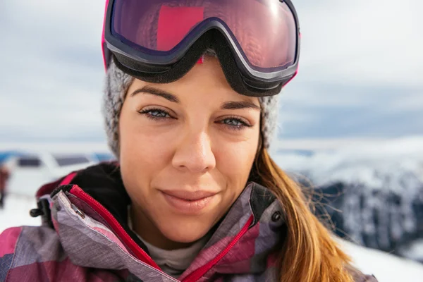 귀여운 스키어 소녀 — 스톡 사진