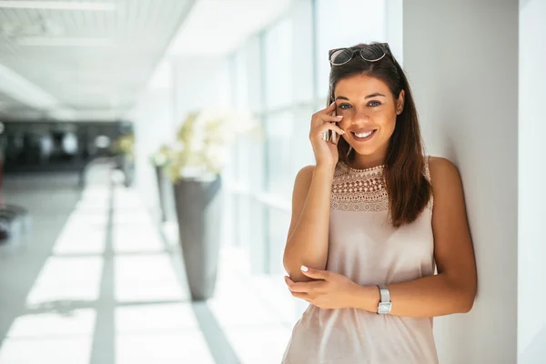 Taliking al telefono — Foto Stock