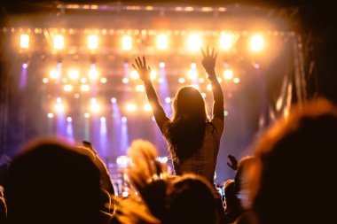 Büyük bir parti verelim