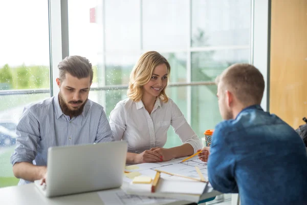 Trabalhando em equipe — Fotografia de Stock