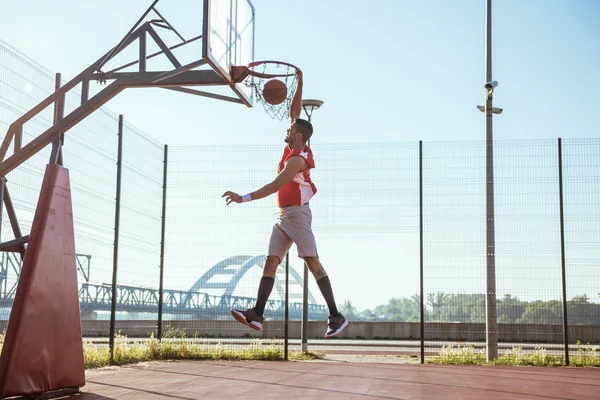 Treinamento de basquete ao ar livre — Fotografia de Stock