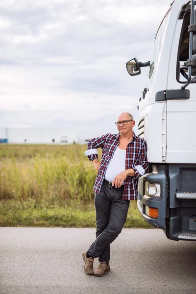 Posing next to his trunk — Stock Photo, Image