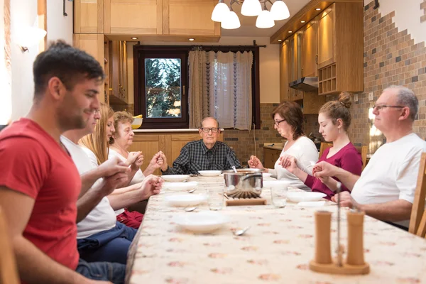 Dîner en famille — Photo