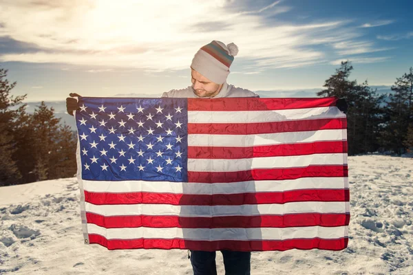 Junger Mann mit US-Fahne — Stockfoto