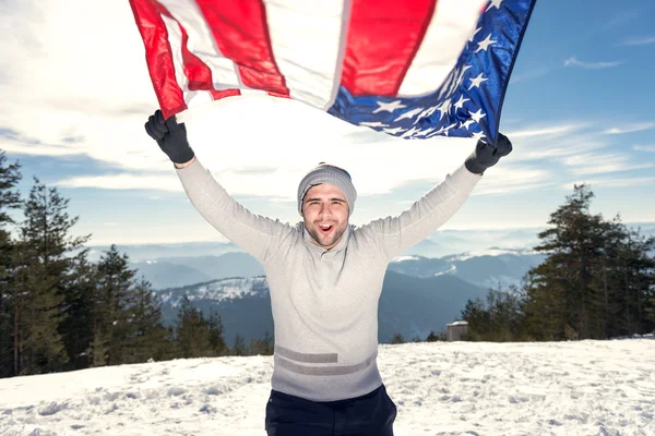 Fröhlicher junger Mann mit US-Fahne — Stockfoto