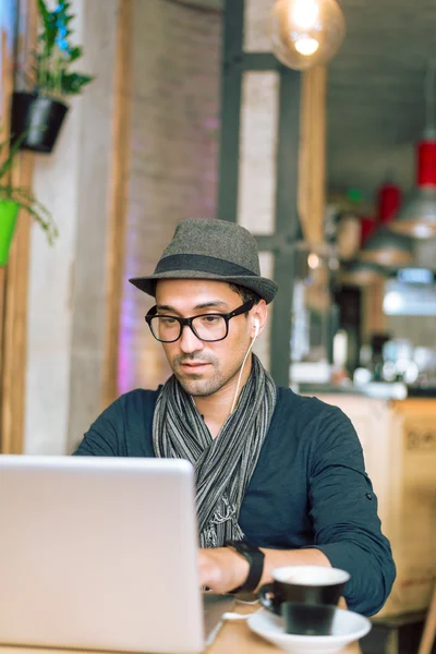 Internet browsing on computer — Stock Photo, Image