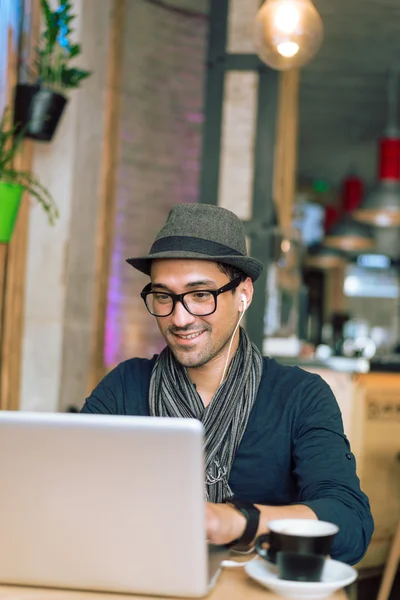 Internet browsing on computer — Stockfoto