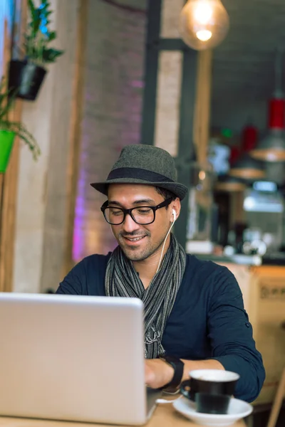 Internet browsing on computer — Stockfoto