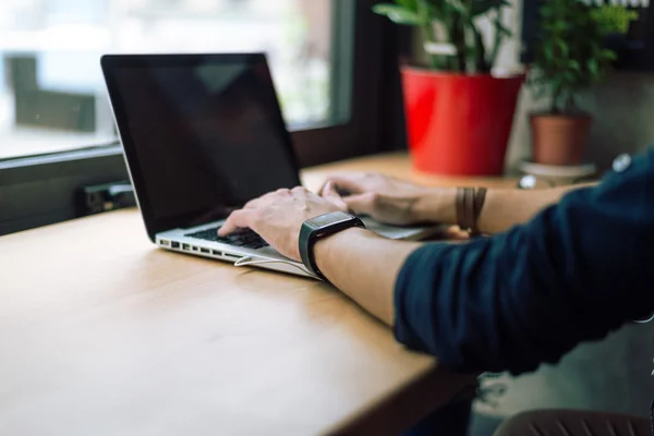 Internet browsing on computer — Stock Photo, Image