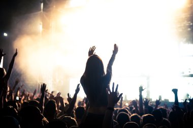 Havada ellerini kaldır!