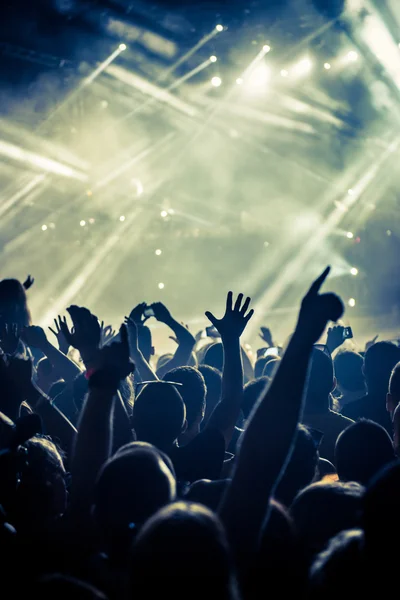 Havada ellerini kaldır!