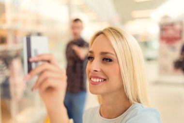 Bir kız asla yeterli alışveriş yapabilirsiniz!