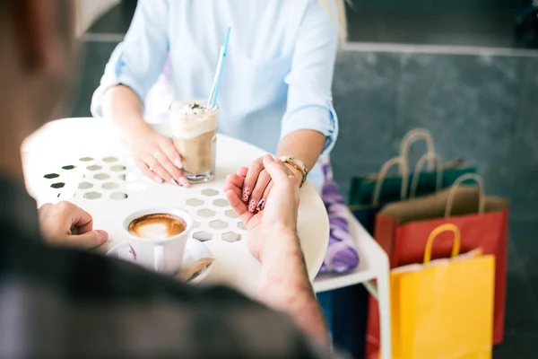 Fikapaus mellan shopping — Stockfoto