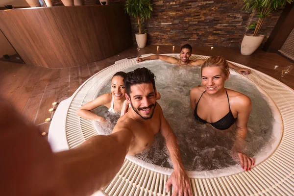 Junges Paar Macht Liebe Im Whirlpool Junges Paar Macht Liebe Im Whirlpool