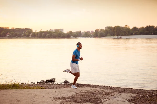 Morning run next to the river — Stock Photo, Image