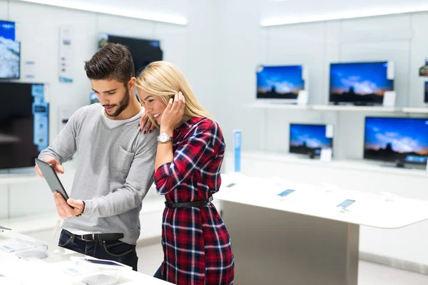 Neues Tablet kaufen — Stockfoto