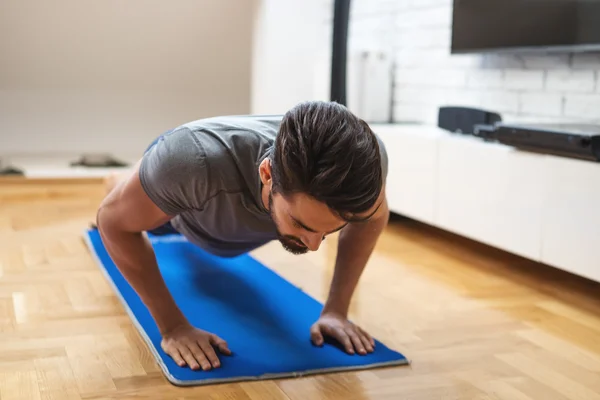 Doing exercise at home — Stock Photo, Image