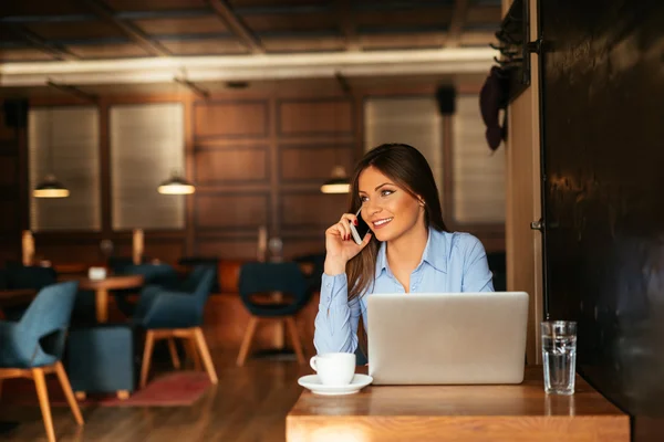 Conversando sobre negocios — Foto de Stock